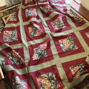 Gorgeous unfinished Floral Patchwork Quilt in Red and Green- handmade 96-62